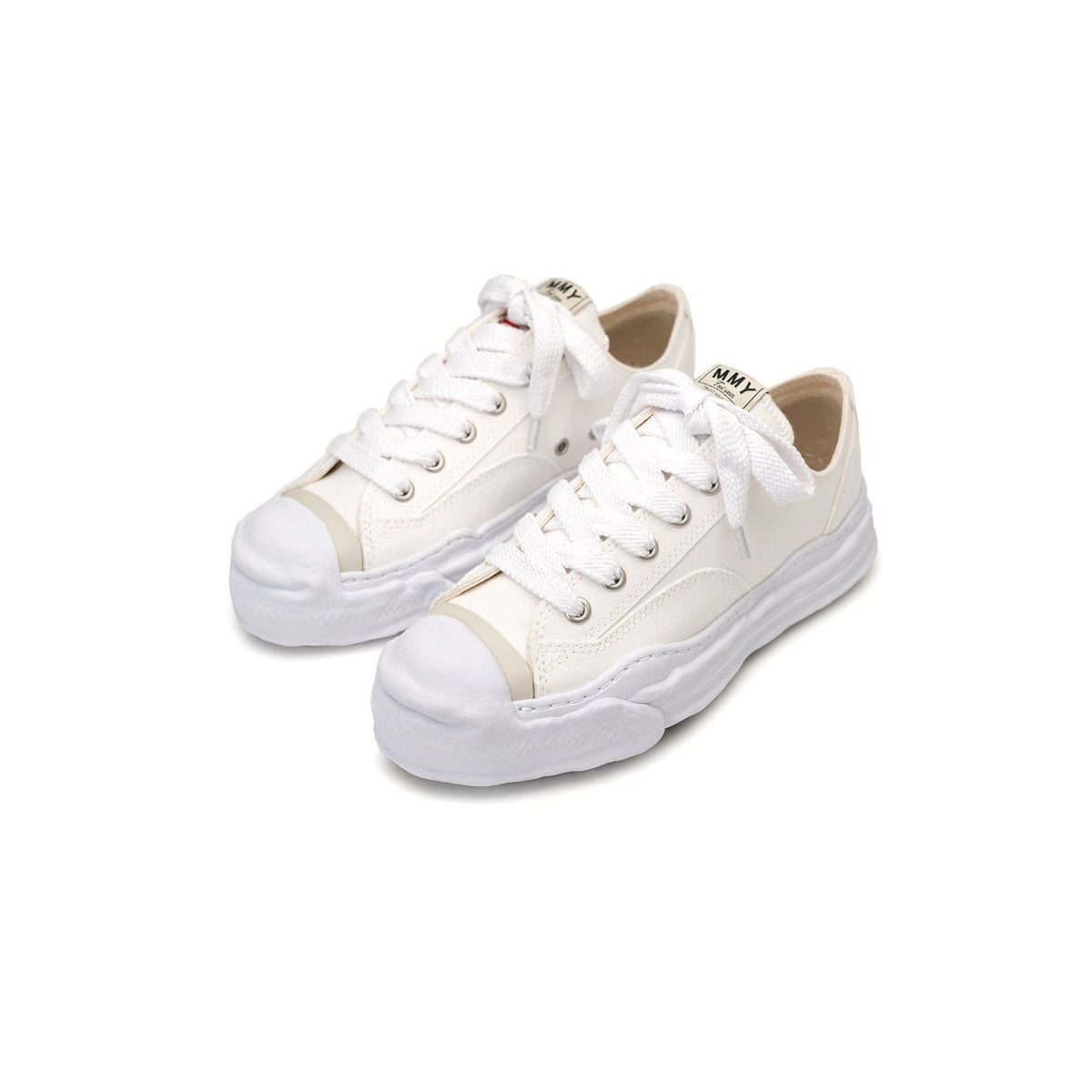 Aeson Low Top Sneaker