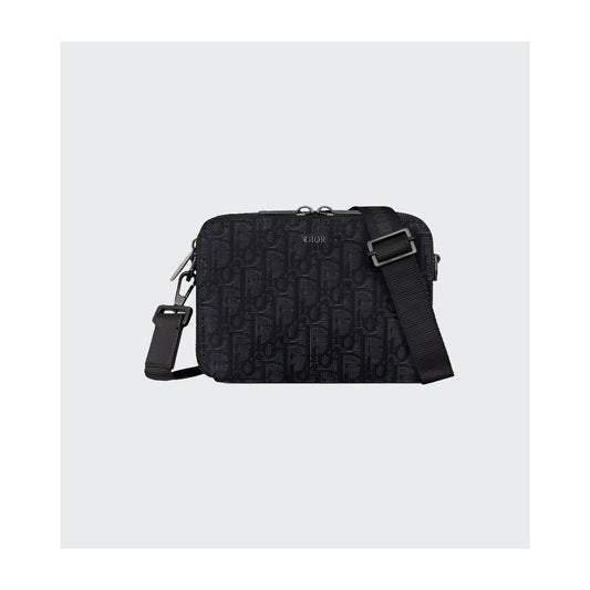 Pouch mit Reißverschluss und Riemen